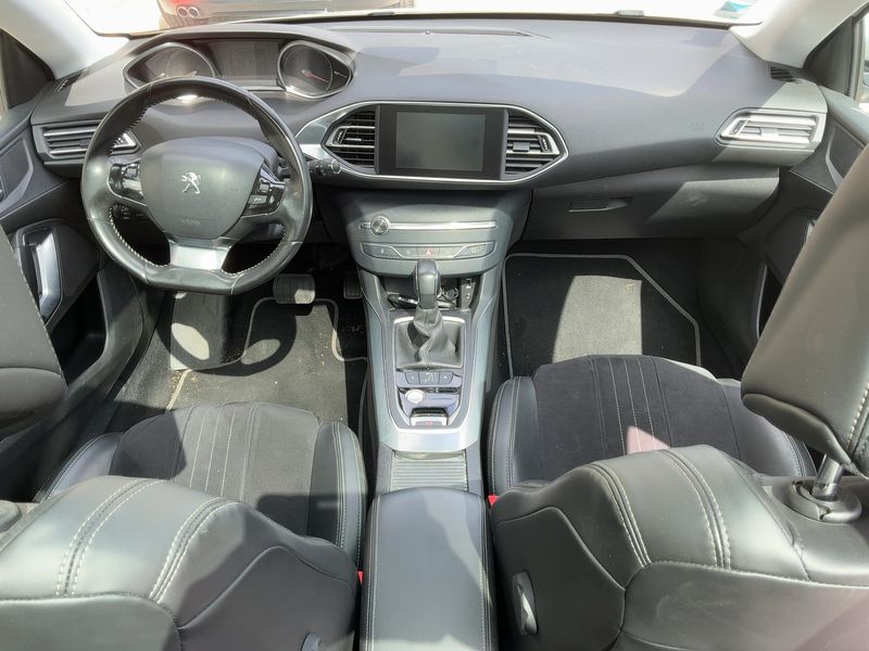 Peugeot 308 1.2 e-THP Feline 2015 – снимка 17