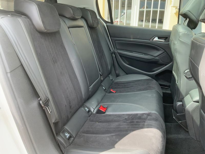 Peugeot 308 1.2 e-THP Feline 2015 – снимка 19