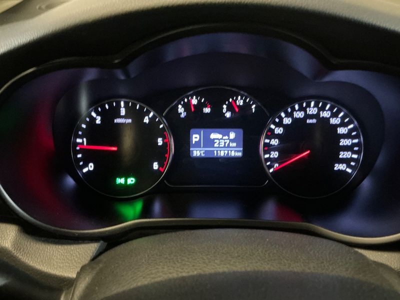 Kia Carens 1.7 CRDi Active — zdjęcie 13