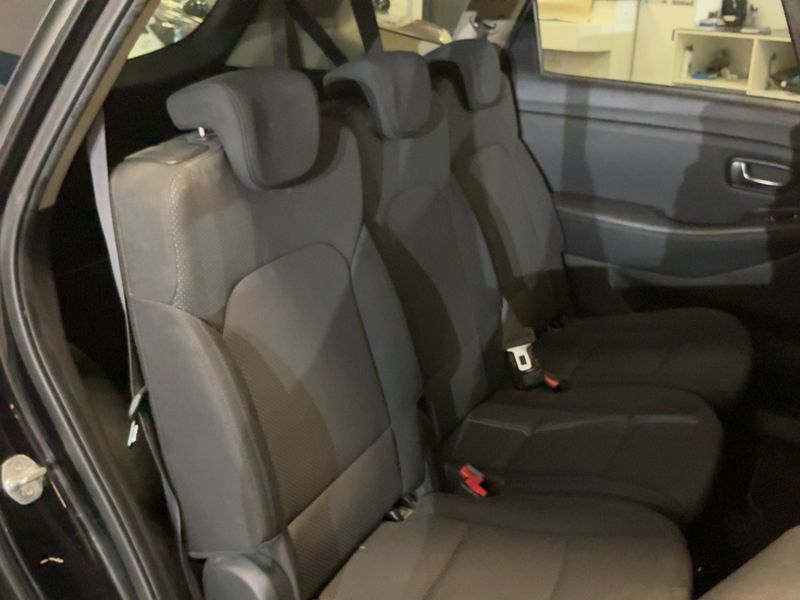 Kia Carens 1.7 CRDi Active — zdjęcie 14