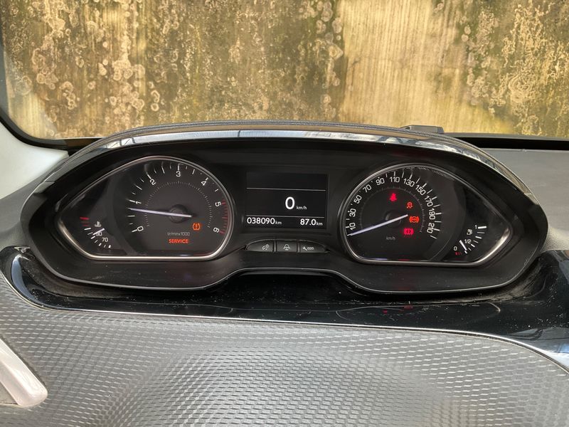 Peugeot 2008 1.6 Blue-HDi Allure 2017 – снимка 25