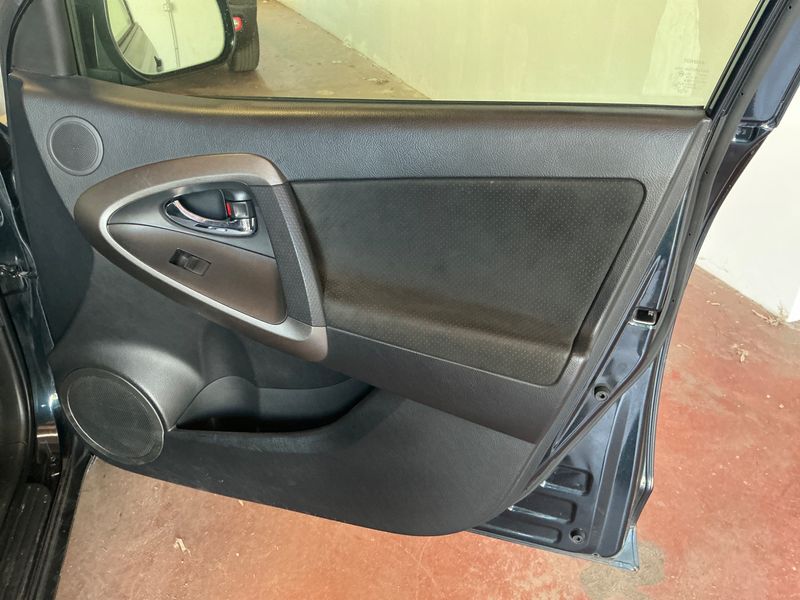 Toyota RAV 4 2.2 D-4D Crossover Style 2013 – снимка 39