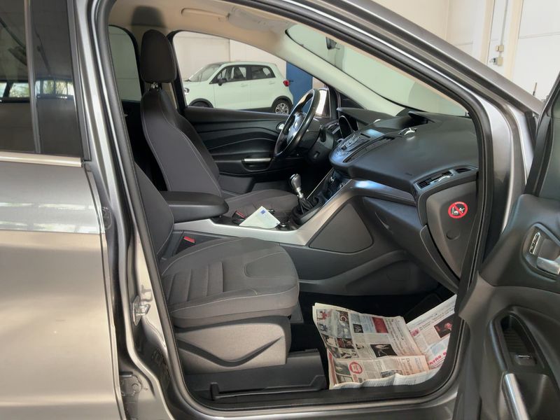 Ford Kuga 2.0 TDCi — zdjęcie 11