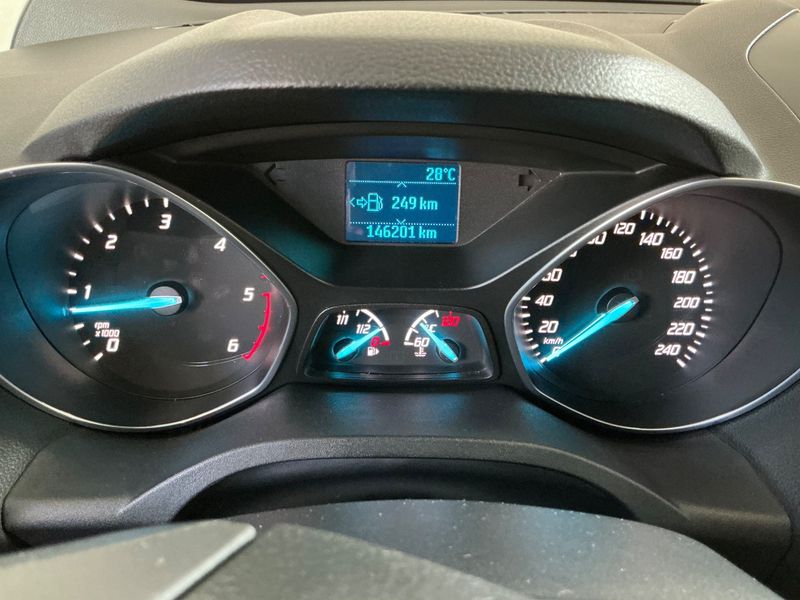 Ford Kuga 2.0 TDCi — zdjęcie 13