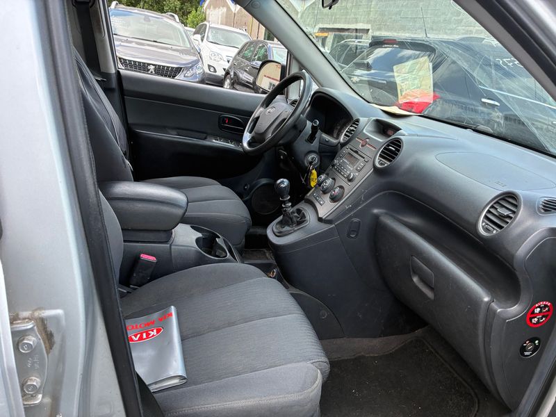 Kia Carens 2.0 CRDi EX — zdjęcie 10