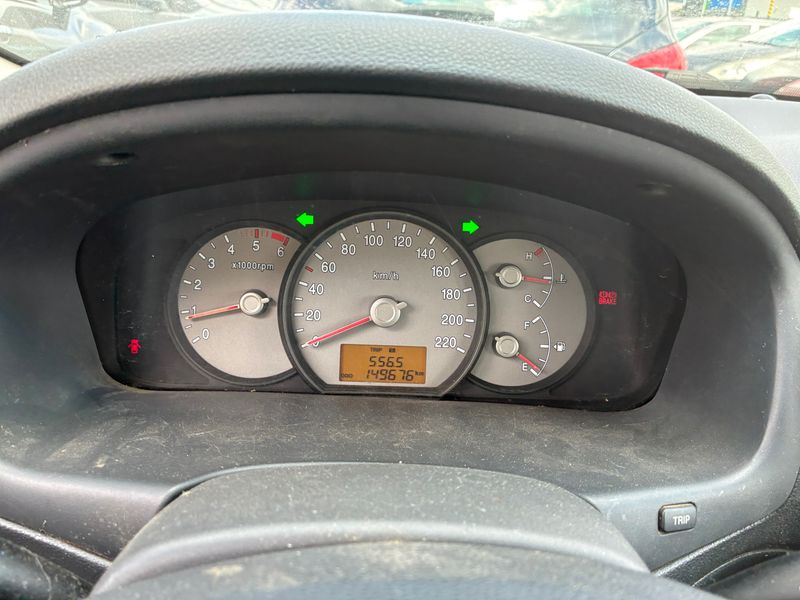 Kia Carens 2.0 CRDi EX — zdjęcie 12