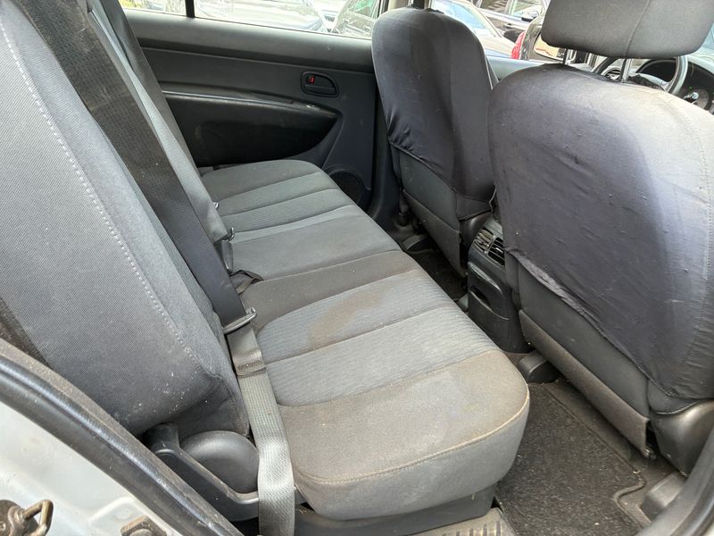 Kia Carens 2.0 CRDi EX — zdjęcie 13