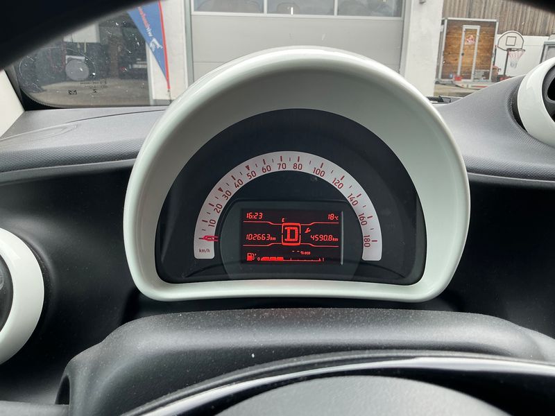 Smart fortwo 1.0 Basis Standard 2016 – снимка 19