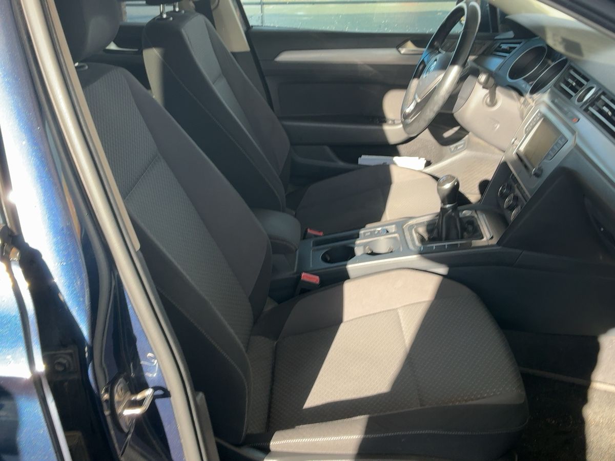 Volkswagen Passat 2015 — photo 17