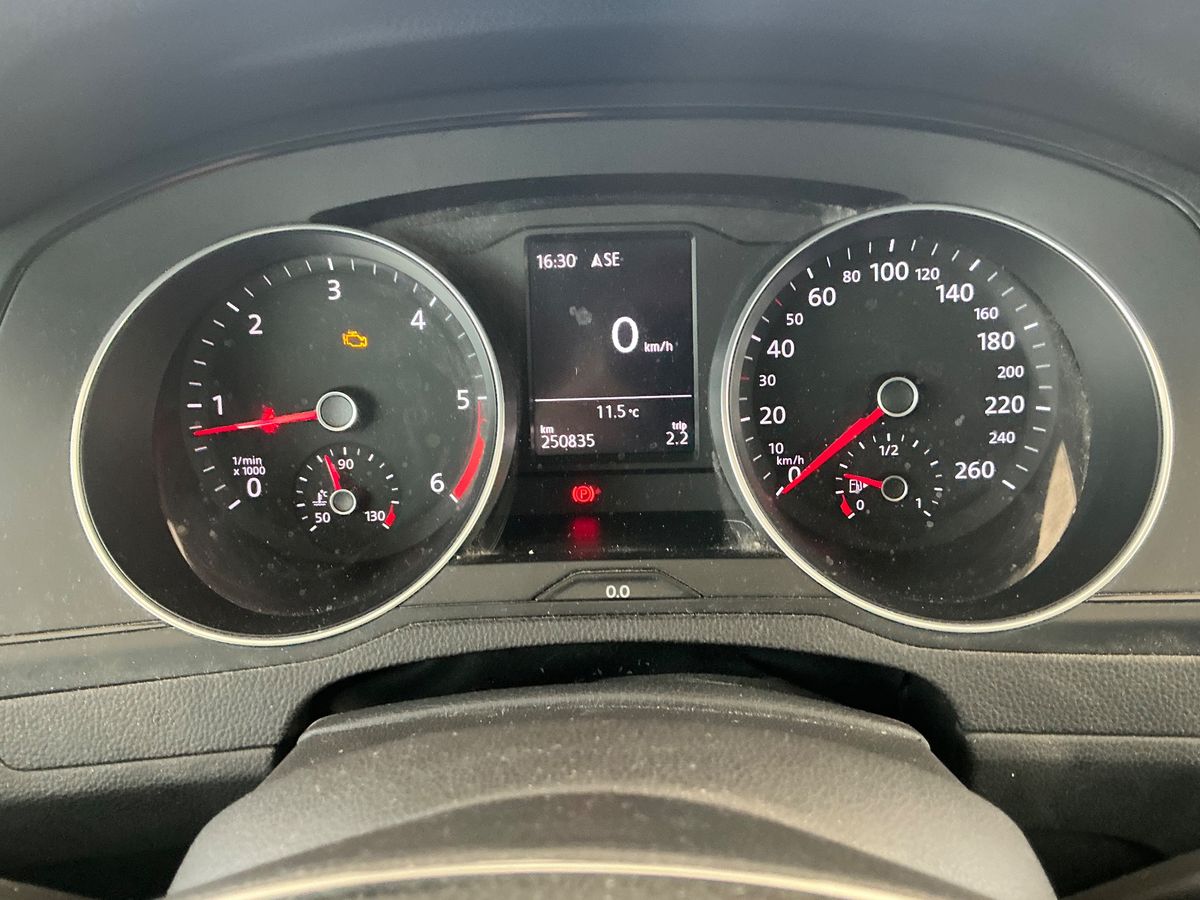 Volkswagen Passat 2015 — photo 19