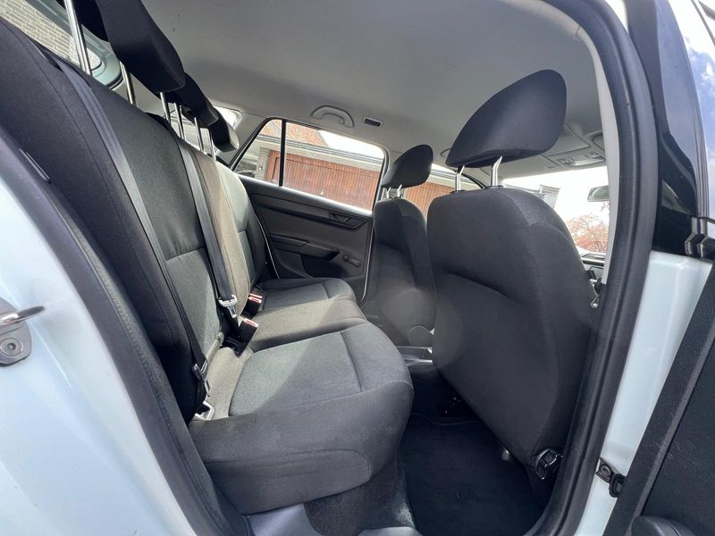 Skoda Fabia 1.0 MPI Active — zdjęcie 13