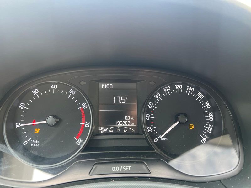 Skoda Fabia 1.0 MPI Active — zdjęcie 12