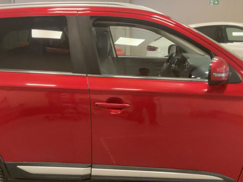 Mitsubishi Outlander 2.0 MIVEC Plus 4WD — zdjęcie 7