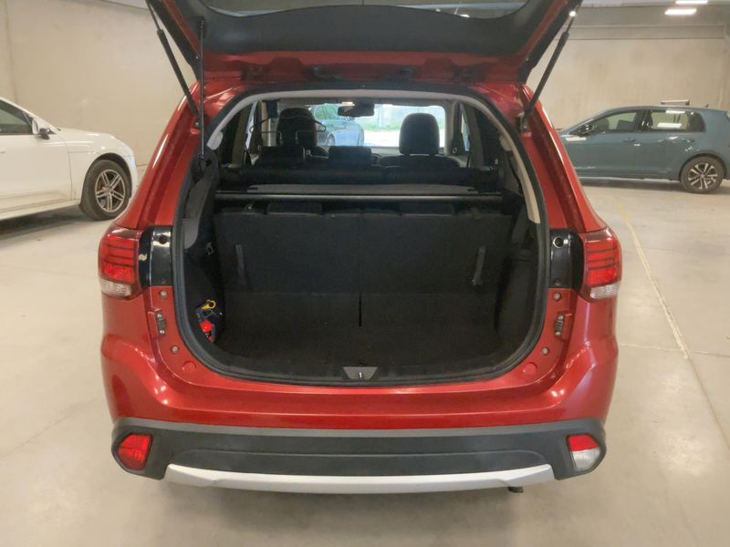 Mitsubishi Outlander 2.0 MIVEC Plus 4WD — zdjęcie 10