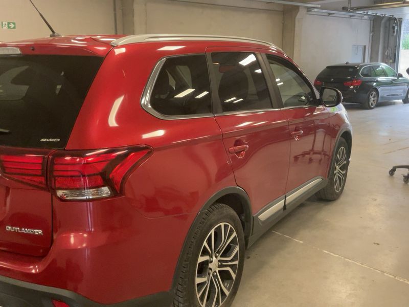 Mitsubishi Outlander 2.0 MIVEC Plus 4WD — zdjęcie 6