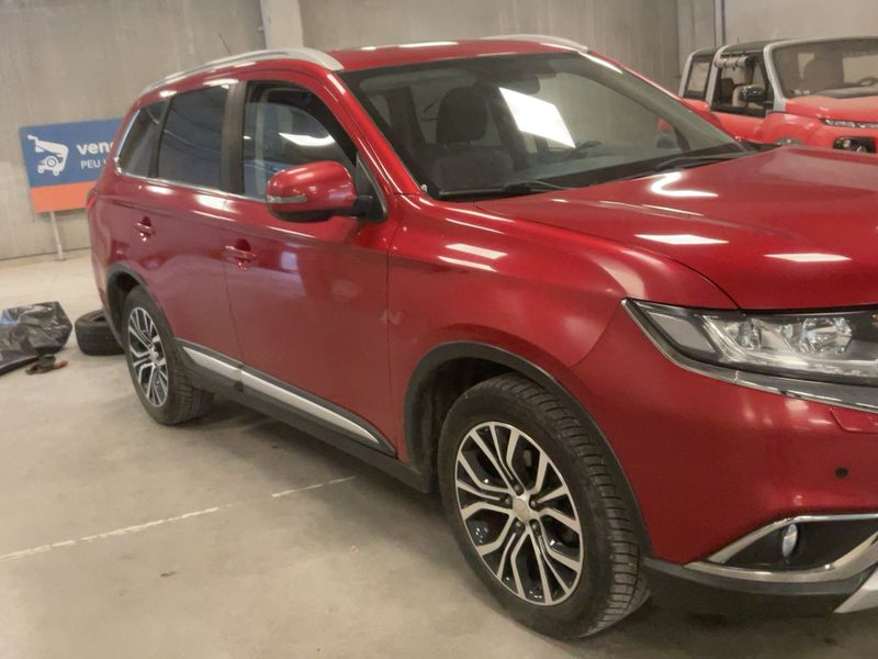 Mitsubishi Outlander 2.0 MIVEC Plus 4WD — zdjęcie 8
