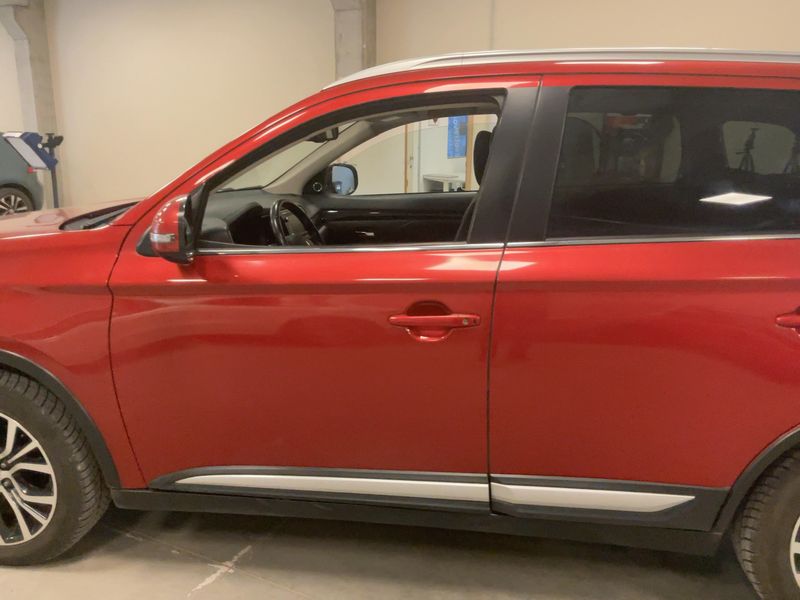 Mitsubishi Outlander 2.0 MIVEC Plus 4WD — zdjęcie 4
