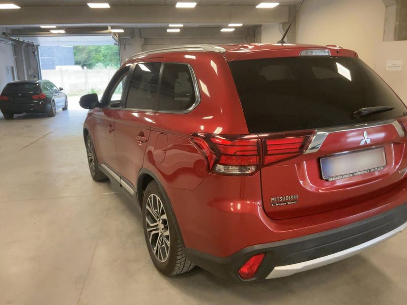 Mitsubishi Outlander 2.0 MIVEC Plus 4WD — zdjęcie 3