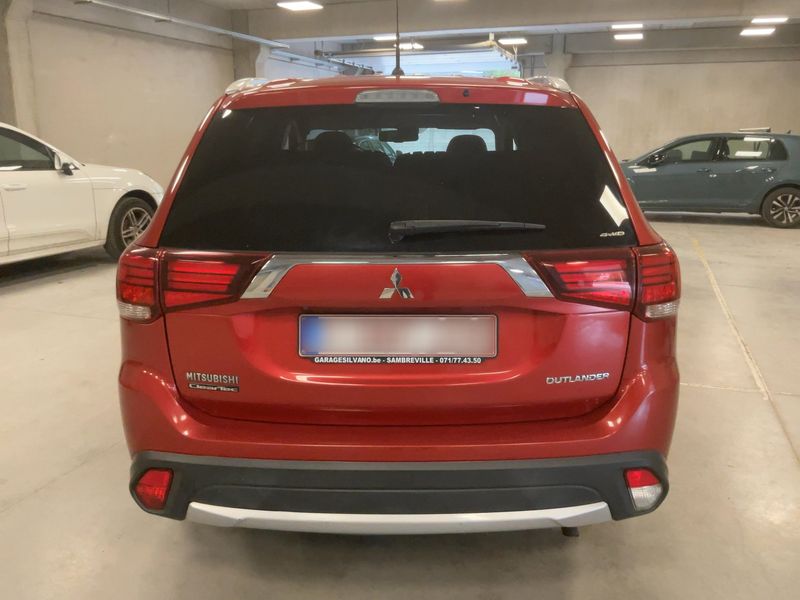 Mitsubishi Outlander 2.0 MIVEC Plus 4WD — zdjęcie 5
