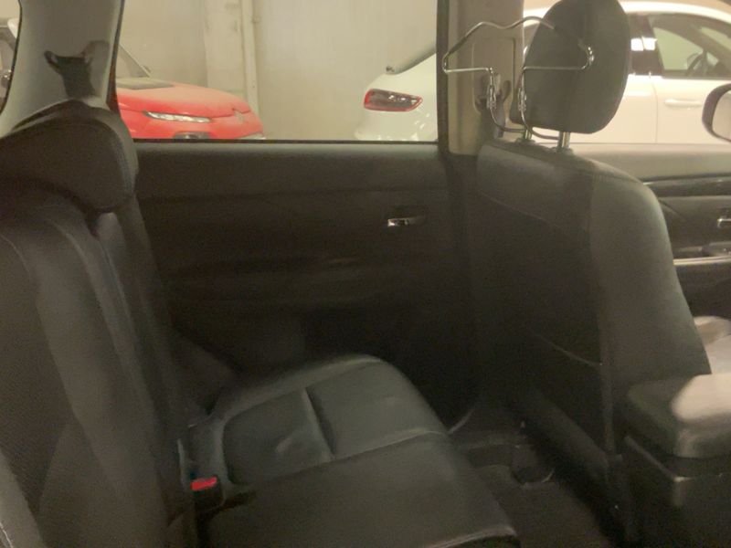 Mitsubishi Outlander 2.0 MIVEC Plus 4WD — zdjęcie 14