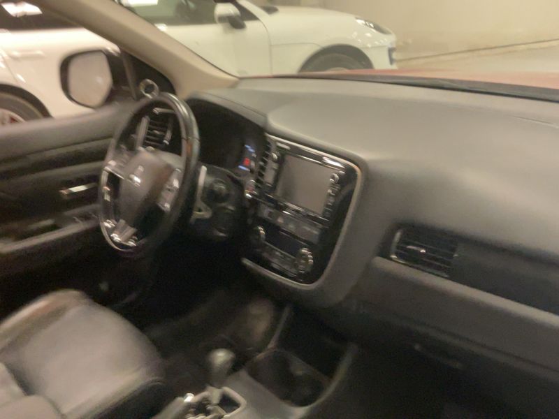 Mitsubishi Outlander 2.0 MIVEC Plus 4WD — zdjęcie 12