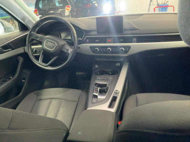Audi A4 40 TFSI — zdjęcie 12