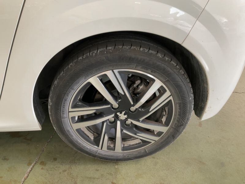 Peugeot 208 1.2 PureTech Allure 2019 – снимка 5