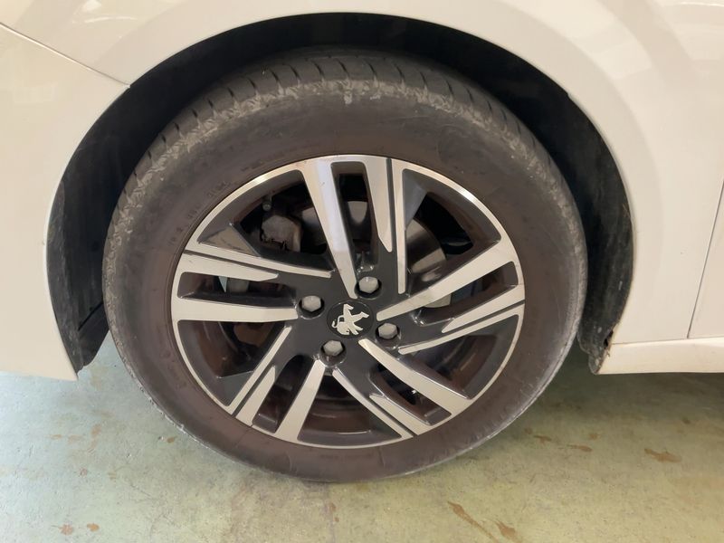 Peugeot 208 1.2 PureTech Allure 2019 – снимка 3
