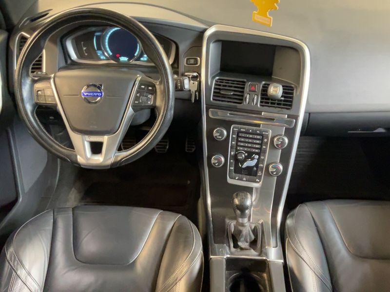 Volvo XC60 2.4 D5 Summum AWD — zdjęcie 12