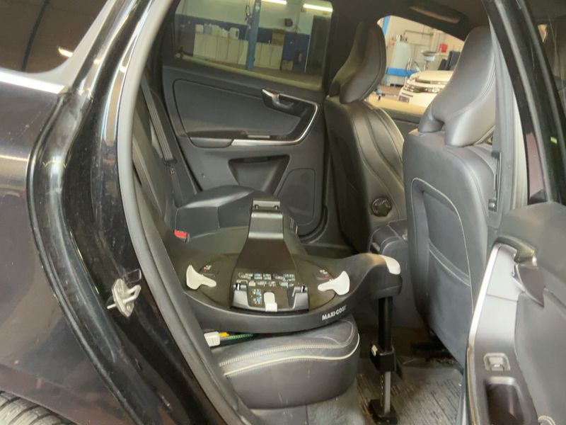 Volvo XC60 2.4 D5 Summum AWD — zdjęcie 14