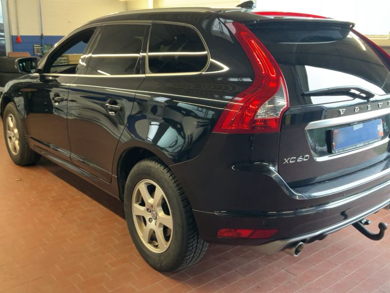 Volvo XC60 2.4 D5 Summum AWD — zdjęcie 3