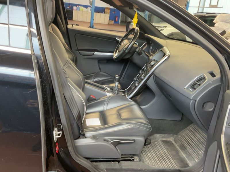 Volvo XC60 2.4 D5 Summum AWD — zdjęcie 11
