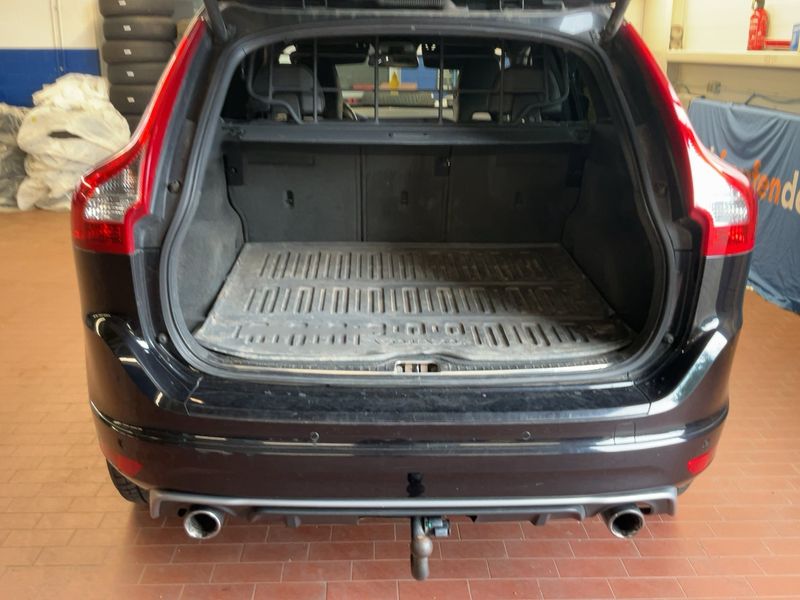 Volvo XC60 2.4 D5 Summum AWD — zdjęcie 10