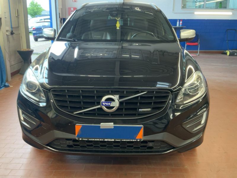 Volvo XC60 2.4 D5 Summum AWD — zdjęcie 9