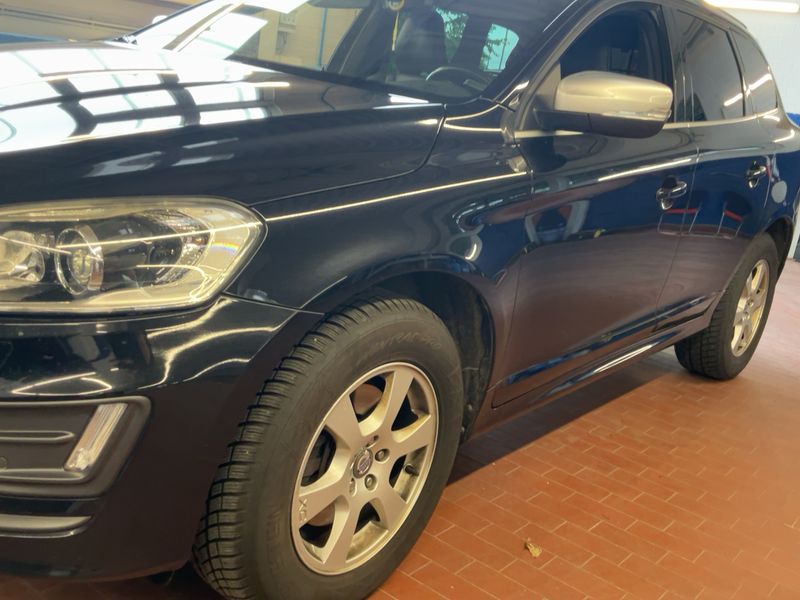 Volvo XC60 2.4 D5 Summum AWD — zdjęcie 2
