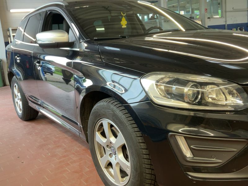 Volvo XC60 2.4 D5 Summum AWD — zdjęcie 8