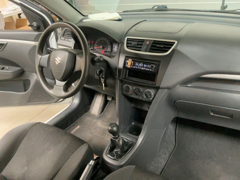 Suzuki Swift 1.2 Basic — zdjęcie 12