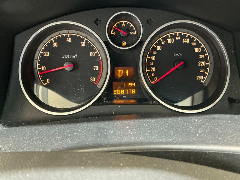 Opel Astra GTC 1.8 Cosmo — zdjęcie 4