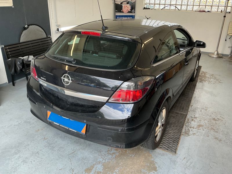 Opel Astra GTC 1.8 Cosmo — zdjęcie 2