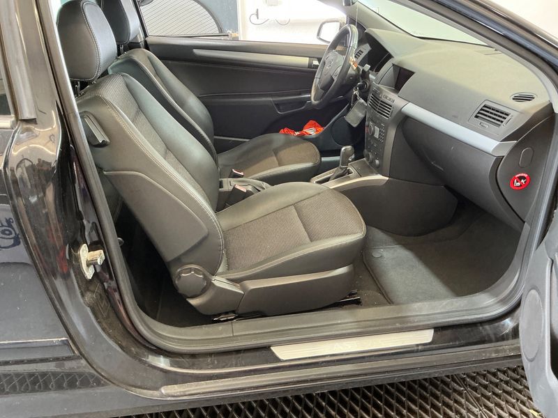 Opel Astra GTC 1.8 Cosmo — zdjęcie 3