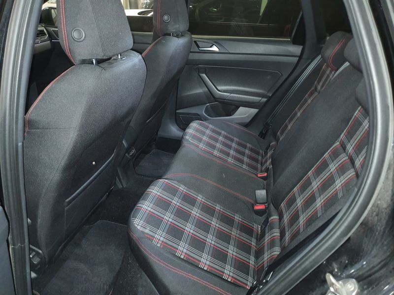 Volkswagen Polo 2.0 TSI GTI — zdjęcie 13