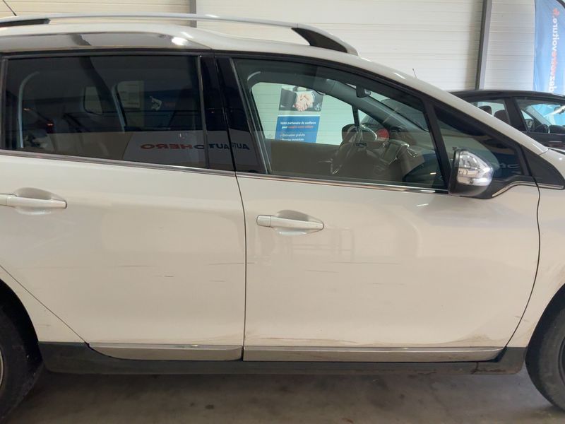 Peugeot 2008 1.6 Blue-HDi Allure — zdjęcie 7