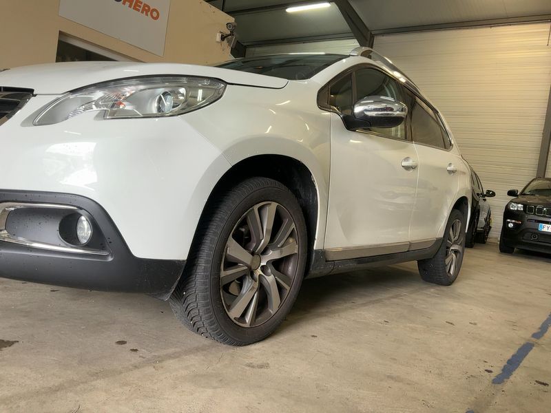 Peugeot 2008 1.6 Blue-HDi Allure — zdjęcie 2
