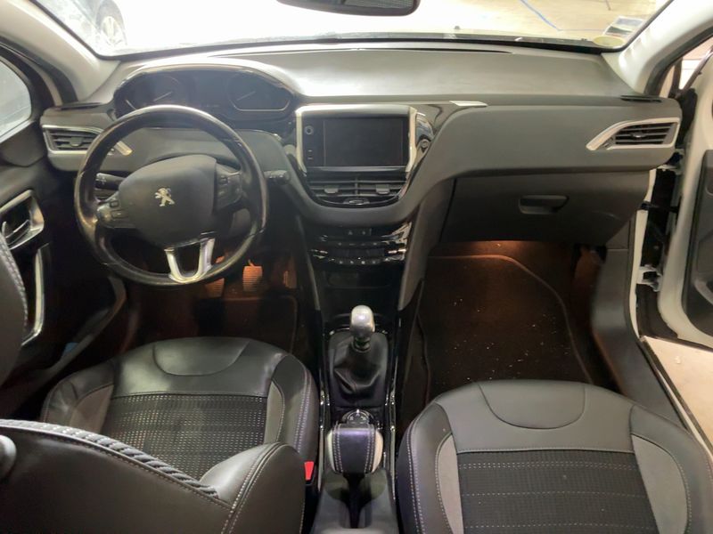 Peugeot 2008 1.6 Blue-HDi Allure — zdjęcie 12