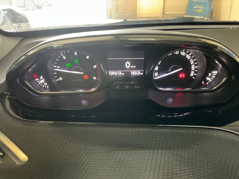 Peugeot 2008 1.6 Blue-HDi Allure — zdjęcie 13