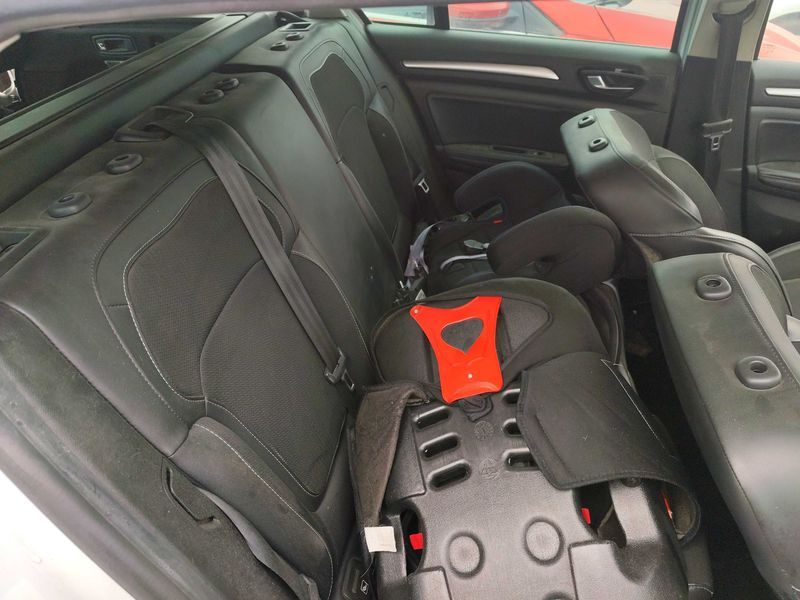 Renault Megane 1.6 E-Tech Hybrid Zen — zdjęcie 12