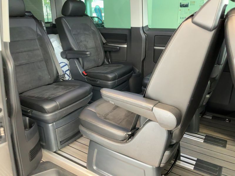 Volkswagen T6 Multivan 2.0 TDI Highline 4Motion — zdjęcie 14