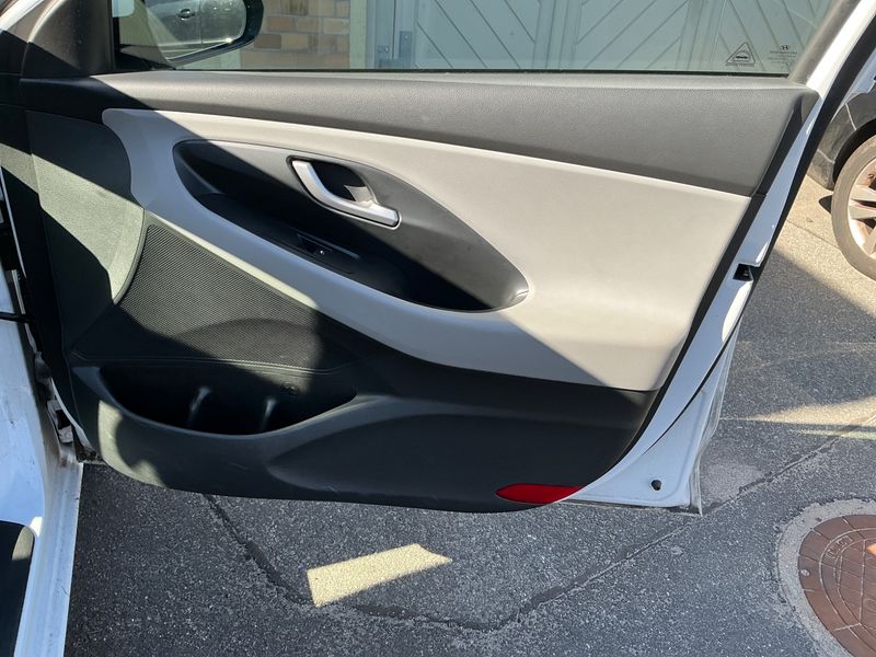 Hyundai i30 1.4 Select 2018 – снимка 24
