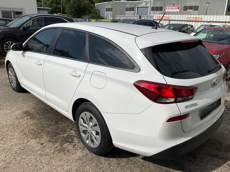 Hyundai i30 1.4 Select 2018 – снимка 6