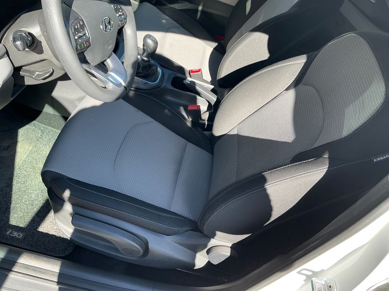 Hyundai i30 1.4 Select 2018 – снимка 35